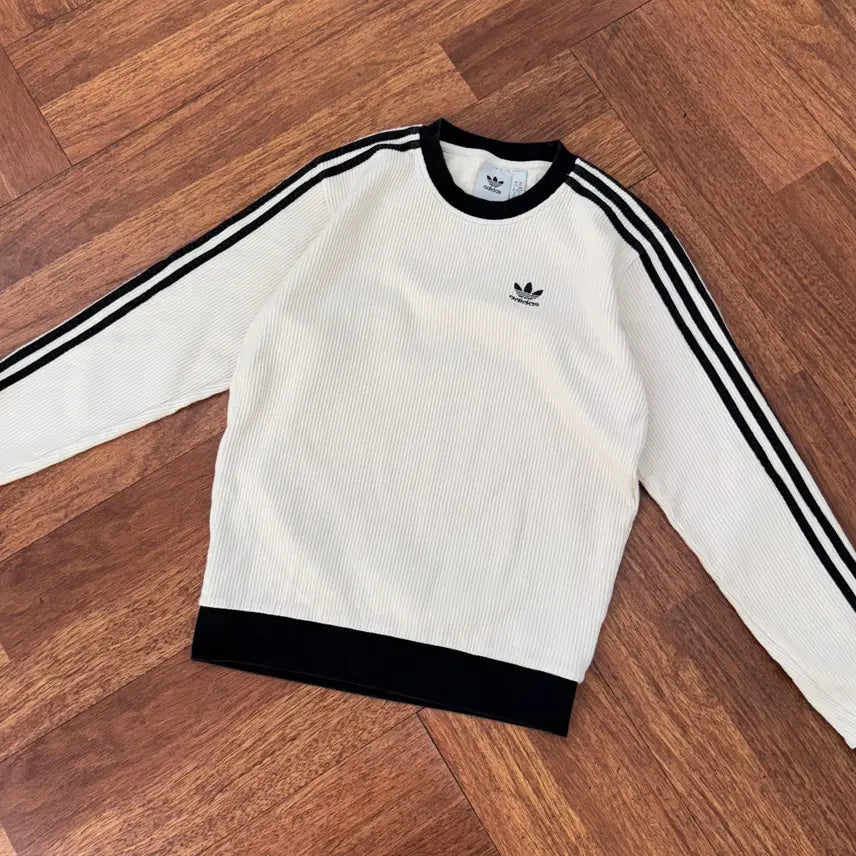 [BUNJANG] Adidas Classic Waffle Crew T-Shirt XS / XS(95) 아디다스 클래식 와플 크루 티셔츠