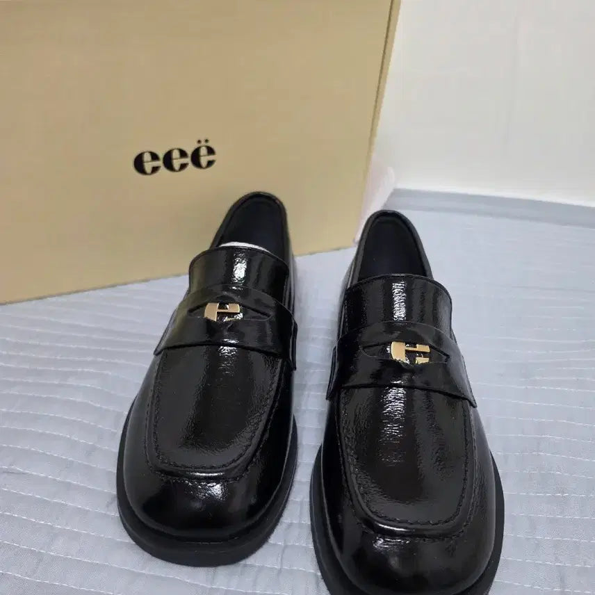 [BUNJANG] Eeeemile Metal Logo Penny Loafers / 이이에 eee마일 메탈 로고 페니 로퍼