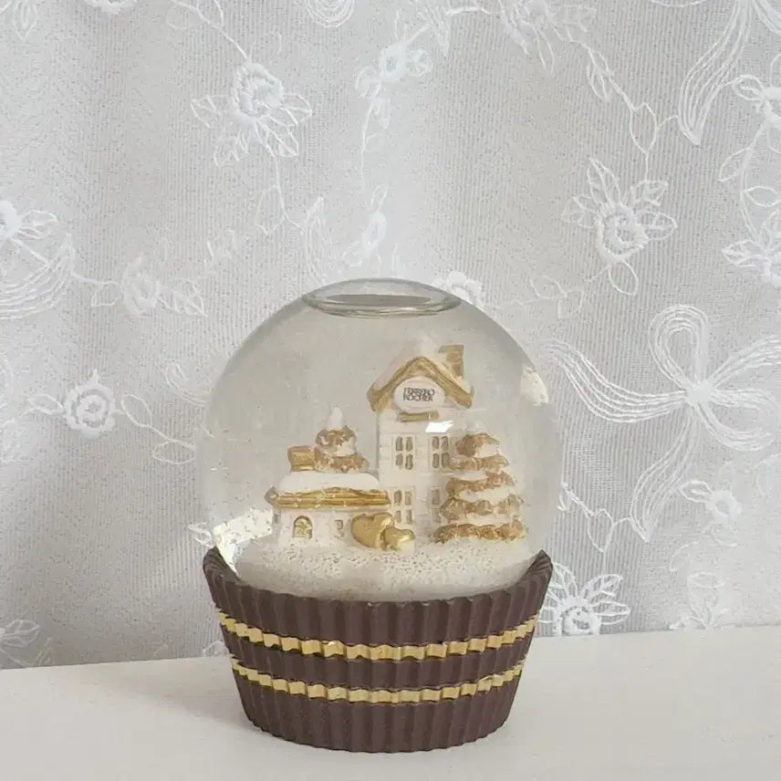 [BUNJANG] Ferrero Rocher House Snow Globe / 페레로로쉐 하우스 스노우볼