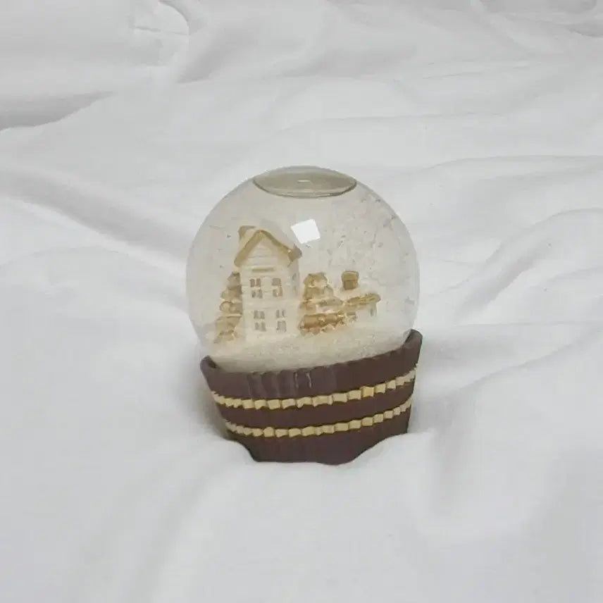 [BUNJANG] Ferrero Rocher House Snow Globe / 페레로로쉐 하우스 스노우볼
