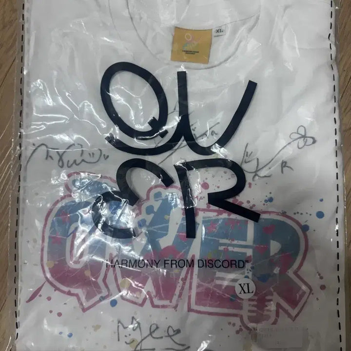 [BUNJANG] QWER Signed T-Shirt / QWER 친필싸인 티셔츠