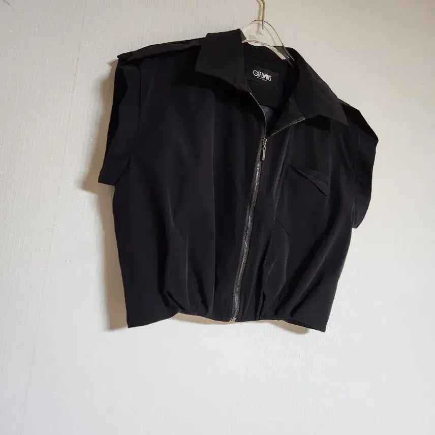 [BUNJANG] Off Limits 2023 Oversized Crop Vest Free Size / 오프리미츠2023오버핏 크롭 베스트F바스락 스판