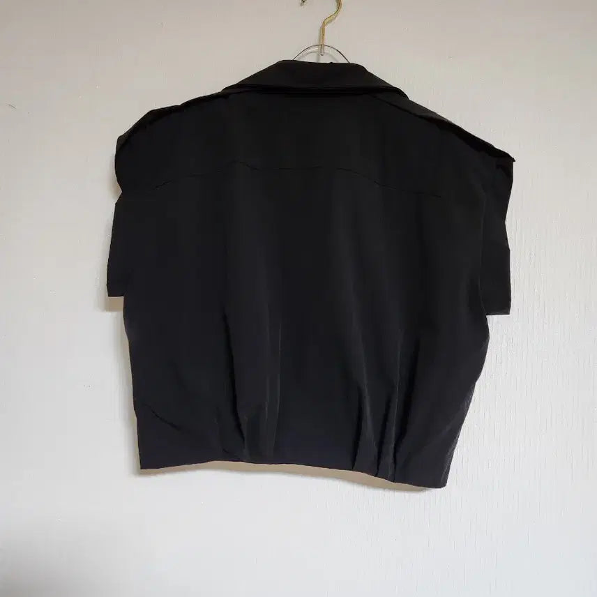 [BUNJANG] Off Limits 2023 Oversized Crop Vest Free Size / 오프리미츠2023오버핏 크롭 베스트F바스락 스판
