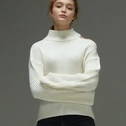 [BUNJANG] Clude Claire Shoulder Slit Turtleneck Sweater (Ivory) / 클루드클레어_ 숄더 슬릿 터틀넥 스웨터 (ivory)