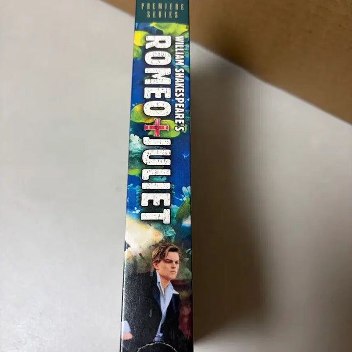 [BUNJANG] Romeo + Juliet (1996) VHS Tape - Leonardo DiCaprio / 로미오와 줄리엣 영화 비디오테이프 레오나르도 디카프리오