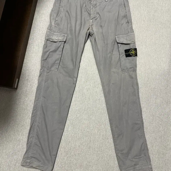 [BUNJANG] Stone Island Badge Cargo Pants / [34]스톤아일랜드 와펜 카고 바지