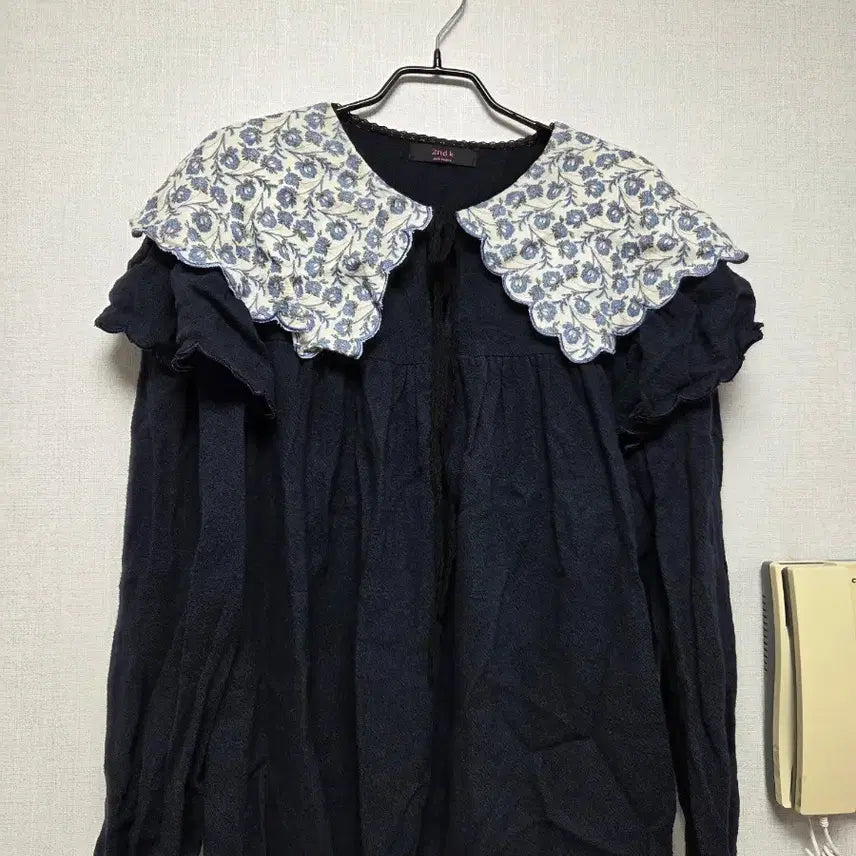 [BUNJANG] Secondcome Big Collar Blouse / 세컨케이 빅카라 블라