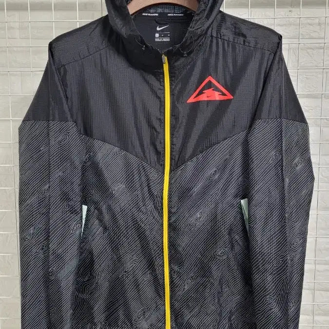 [BUNJANG] Nike Black Water-Repellent Windproof Nylon Hooded Jacket / [M]NIKE나이키 블랙 발수방풍 나일론 후드일체형바람막이 M