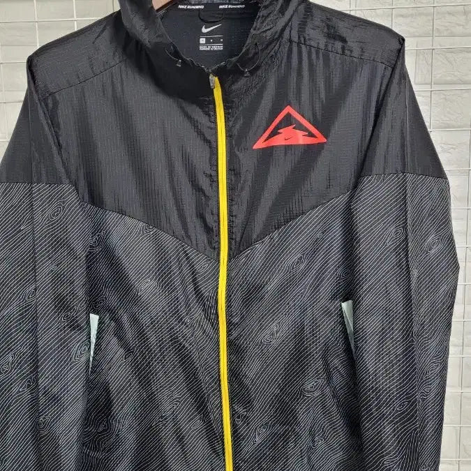 [BUNJANG] Nike Black Water-Repellent Windproof Nylon Hooded Jacket / [M]NIKE나이키 블랙 발수방풍 나일론 후드일체형바람막이 M