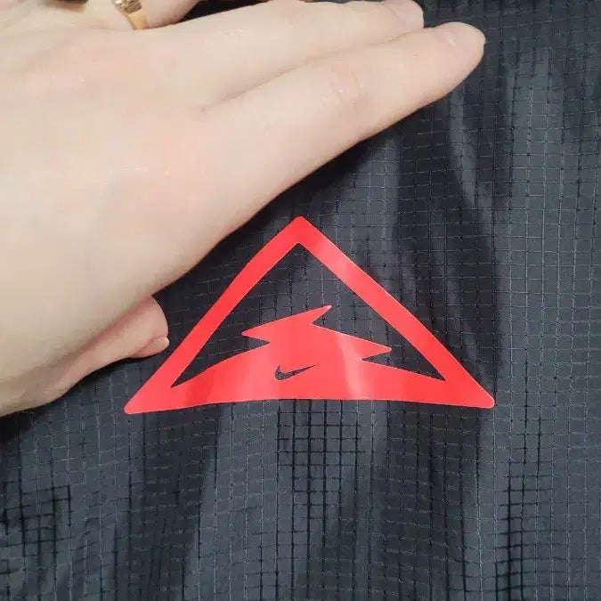 [BUNJANG] Nike Black Water-Repellent Windproof Nylon Hooded Jacket / [M]NIKE나이키 블랙 발수방풍 나일론 후드일체형바람막이 M