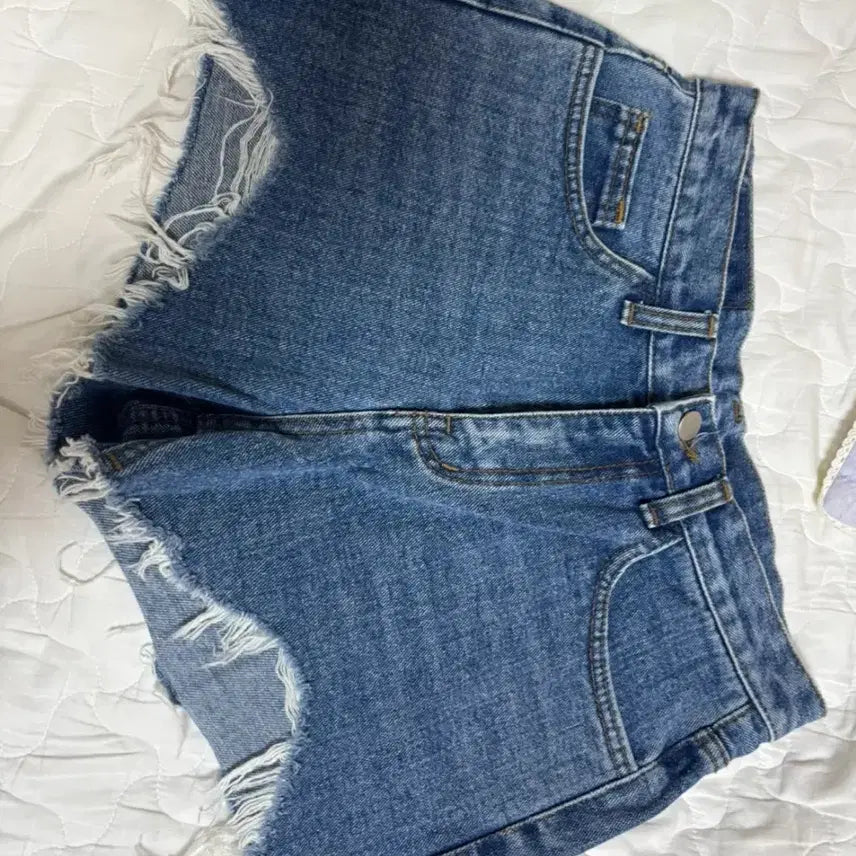 [BUNJANG] Cutout Denim Shorts / 청반바지 컷팅 데님 숏팬츠