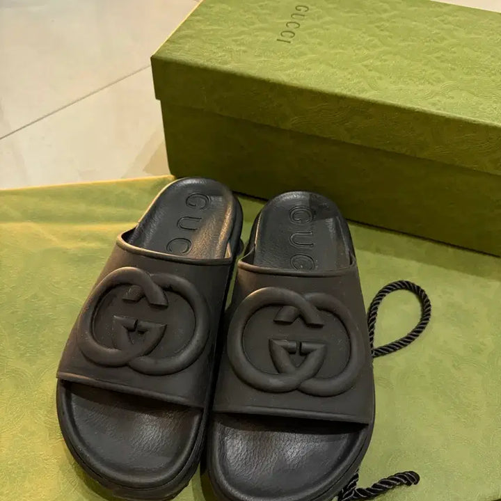 [BUNJANG] Gucci Interlocking G Black Rubber Slides / 구찌 슬라이드 인터로킹 G 블랙 러버 250/ 더이상의 가격 조정 xx!