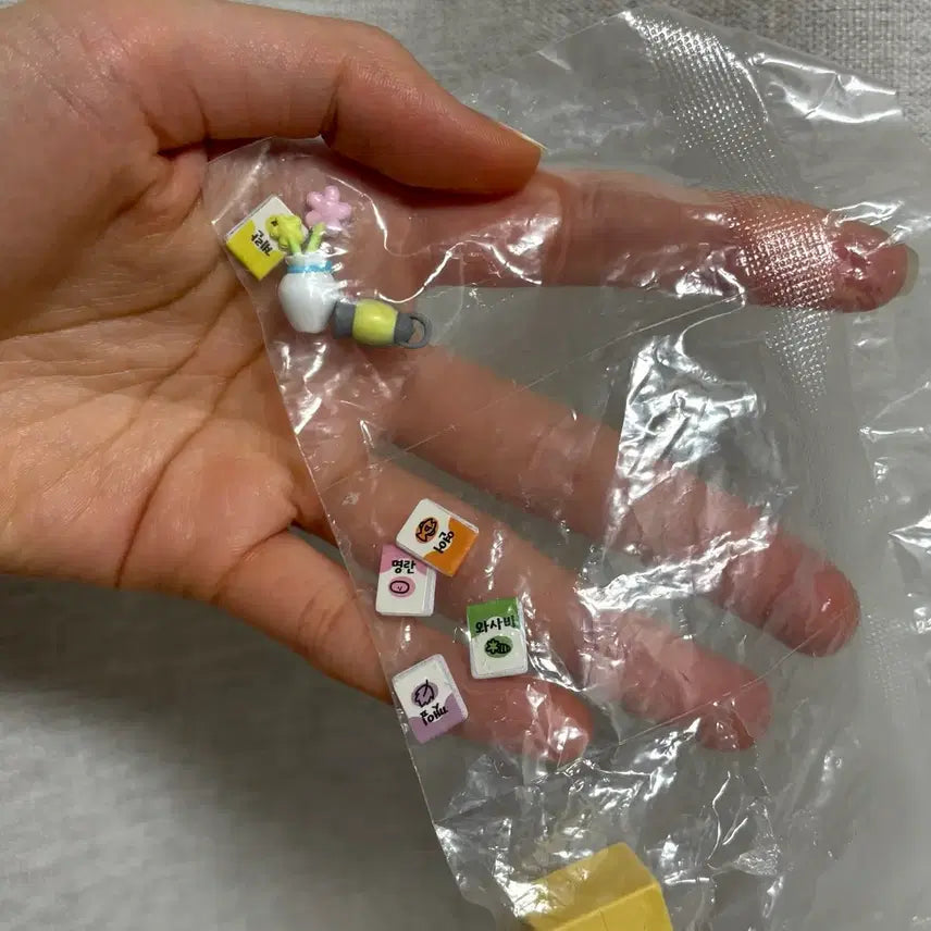 [BUNJANG] Hachitore Eating Figure Gacha Set / 밥먹는 하치와레 피규어 가챠