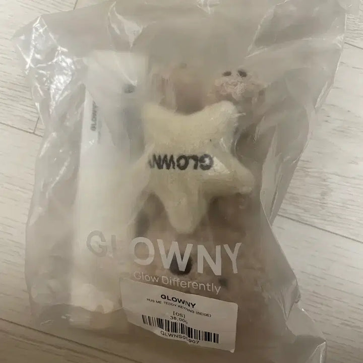 [BUNJANG] Glowny Teddy Bear Hug Keychain Beige / 글로니 테디 베어 허그 곰돌이 키링