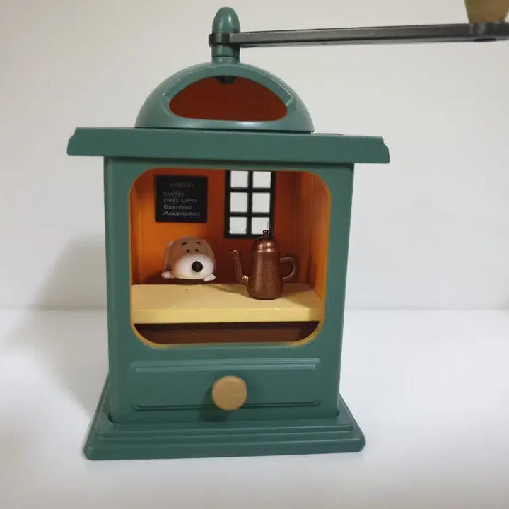 [BUNJANG] Snoopy Peanuts Antique Diorama Coffee Mill / 스누피 리멘트 앤틱 디오라마 커피밀