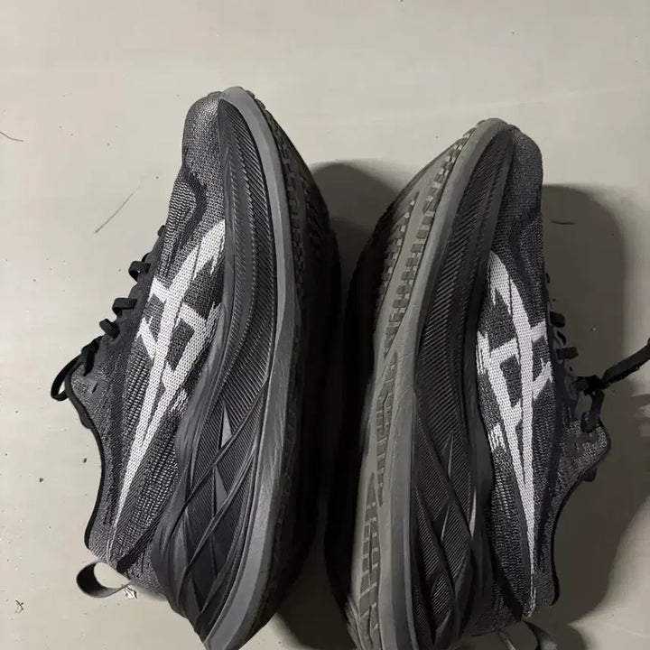 [BUNJANG] ASICS Superblast 2 Running Shoes Black/White 265 / 아식스 슈퍼블라스트2 블랙/화이트 265