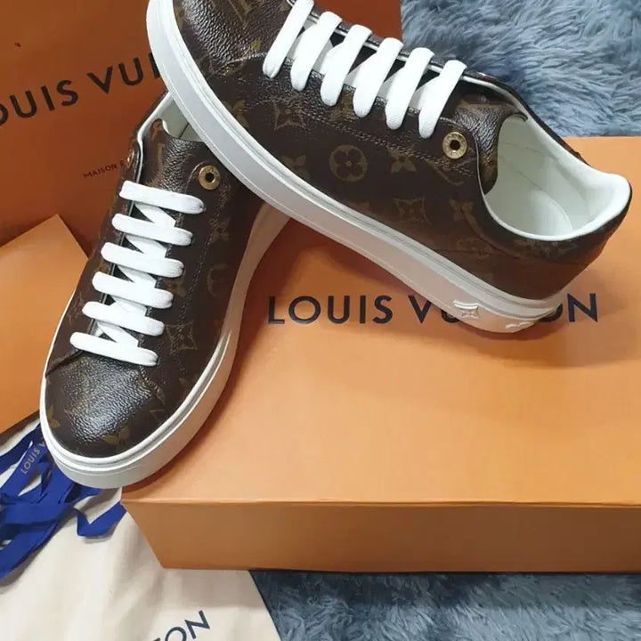 [BUNJANG] Louis Vuitton Time Out Monogram Sneakers / 루이비통 타임아웃 모노그램 스니커즈