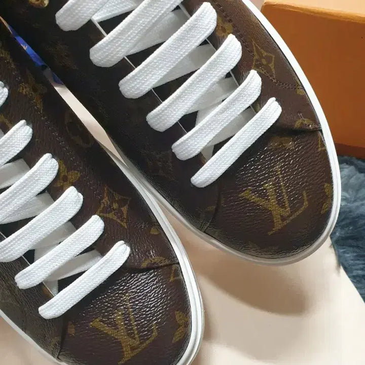 [BUNJANG] Louis Vuitton Time Out Monogram Sneakers / 루이비통 타임아웃 모노그램 스니커즈