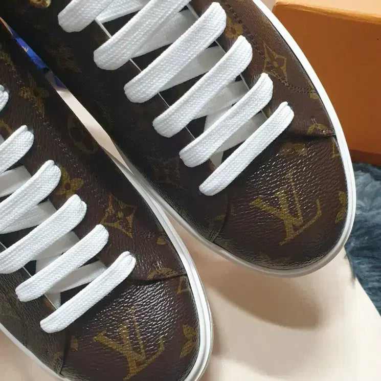 [BUNJANG] Louis Vuitton Time Out Monogram Sneakers / 루이비통 타임아웃 모노그램 스니커즈