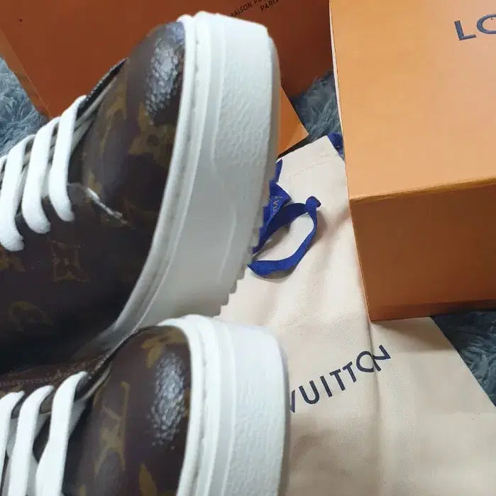 [BUNJANG] Louis Vuitton Time Out Monogram Sneakers / 루이비통 타임아웃 모노그램 스니커즈