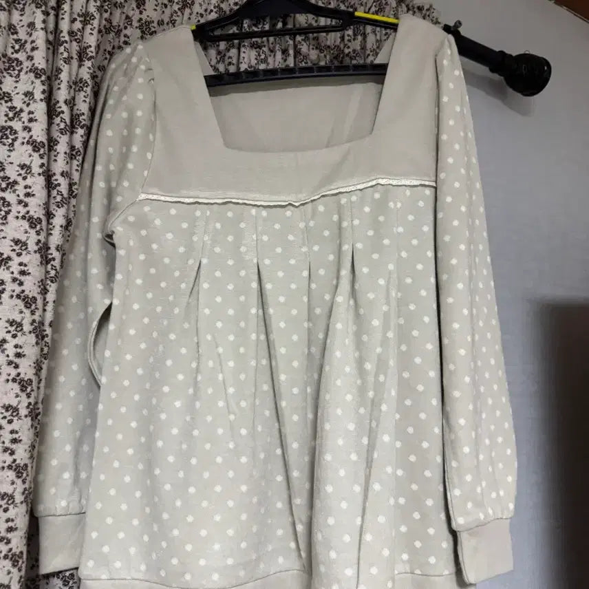 [BUNJANG] Vintage Dot Blouse / 빈티지 도트상의
