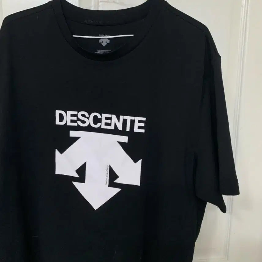 [BUNJANG] Descente Short Sleeve T-Shirt Size 110-115 / 데상트반팔티셔츠 110-115