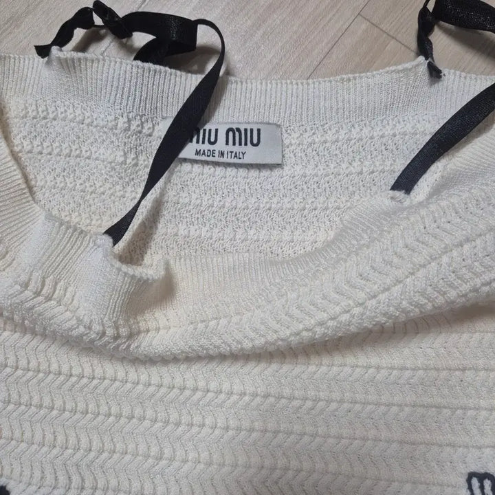[BUNJANG] Miu Miu White Bra Knit Top / 미우미우 어깨큰 화이트 브라니트 탑