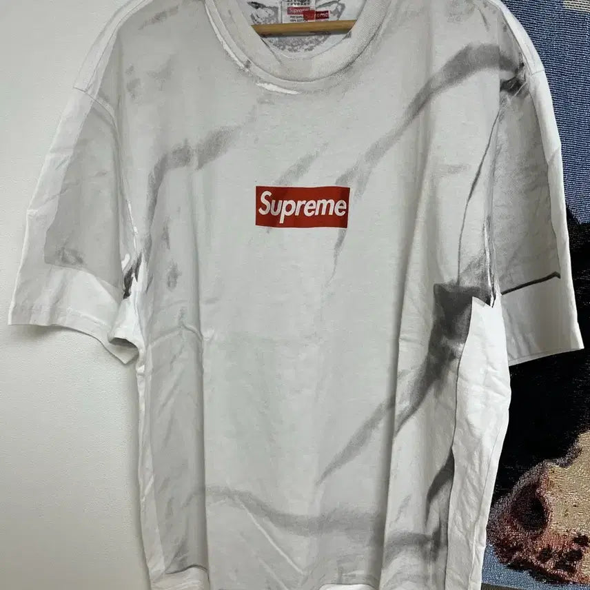 [BUNJANG] Supreme x MM6 Maison Margiela Box Logo T-Shirt White / (M)슈프림 x MM6 메종 마르지엘라 박스로고 티셔츠 화이트 - 24S