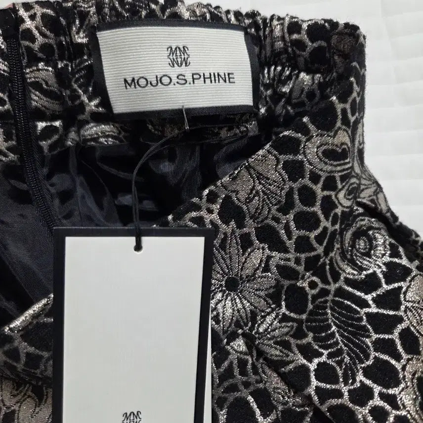 [BUNJANG] MOJO.S.FINE Black/Gold Flower Pattern Flare Skirt (Size 55) / 모조에스핀 플레어 스커트 블랙/골드 플라워 패턴
