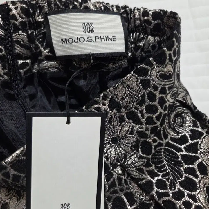 [BUNJANG] MOJO.S.FINE Black/Gold Flower Pattern Flare Skirt (Size 55) / 모조에스핀 플레어 스커트 블랙/골드 플라워 패턴