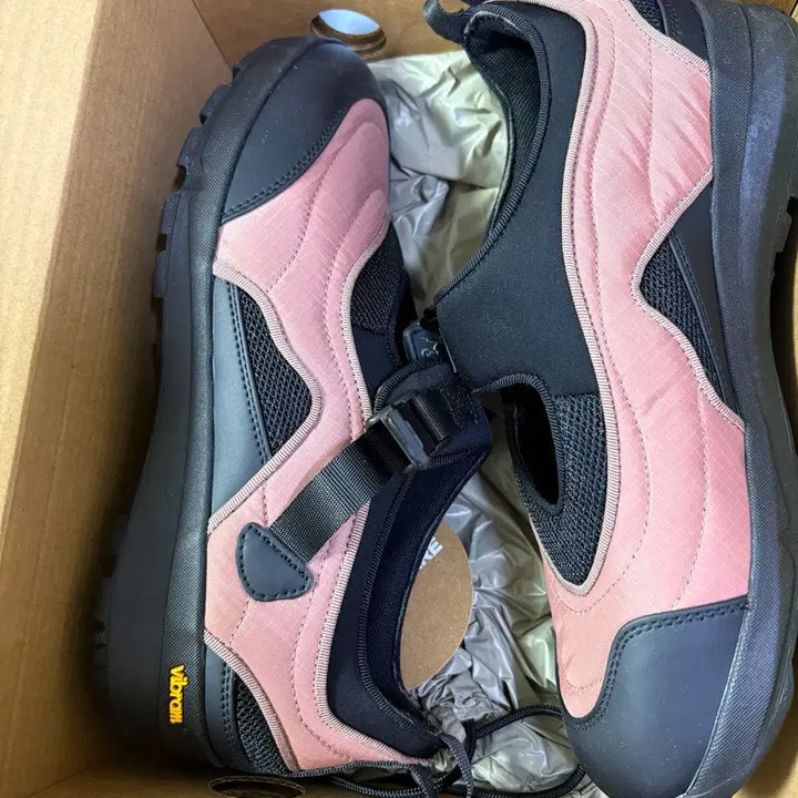 [BUNJANG] Archivepke x CAYL Vibram Sneakers Pink / 아카이브앱크 케일(archivepke x CAYL) 비브람 스니커즈 핑크