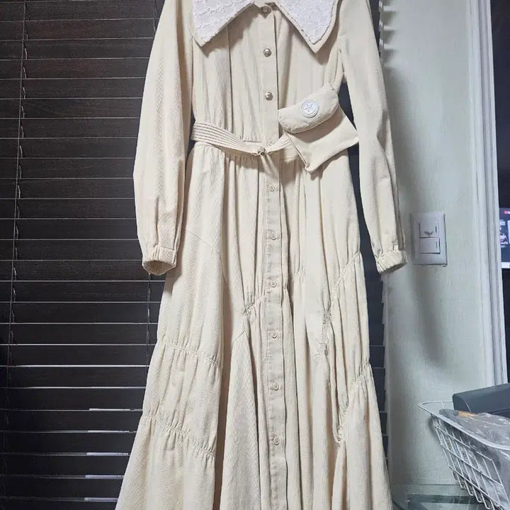 [BUNJANG] Ozscecon Lace Collar Belt Long Dress / 오즈세컨 레이스 칼라 벨트 롱 원피스