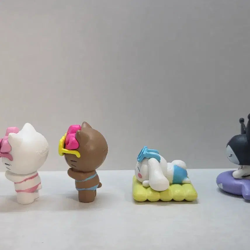 [BUNJANG] Sanrio Minna no Pool Gacha Figure Set / 산리오 모두의 수영장 가챠 피규어 세트