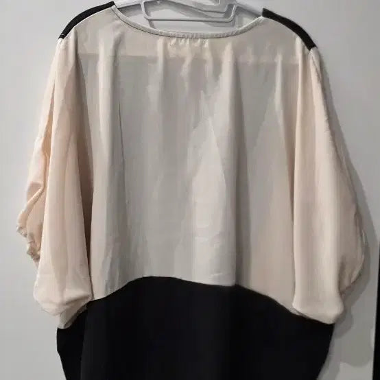 [BUNJANG] Reearth Color Block Blouse Black/Ivory / Reearth 배색 블라우스 블랙/아이보리