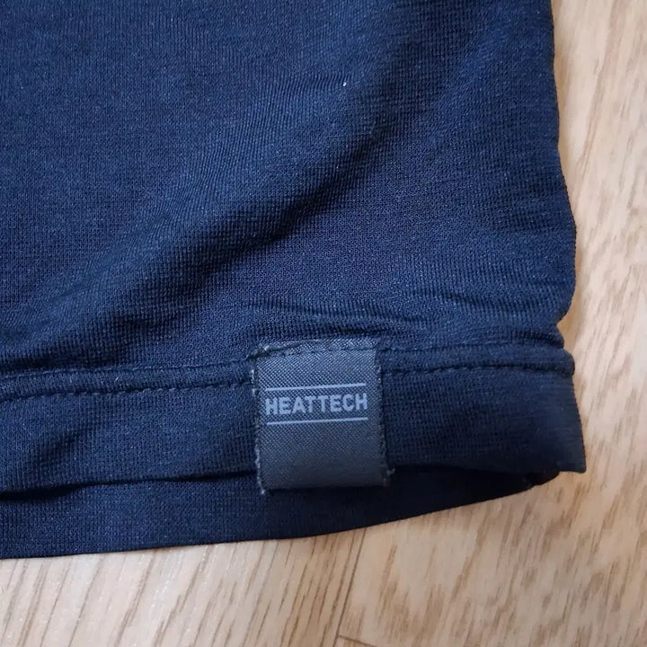 [BUNJANG] Uniqlo Heattech Innerwear Bundle (Set of 5) / 히트텍 5개 팝니다. 5개 합쳐서 만원