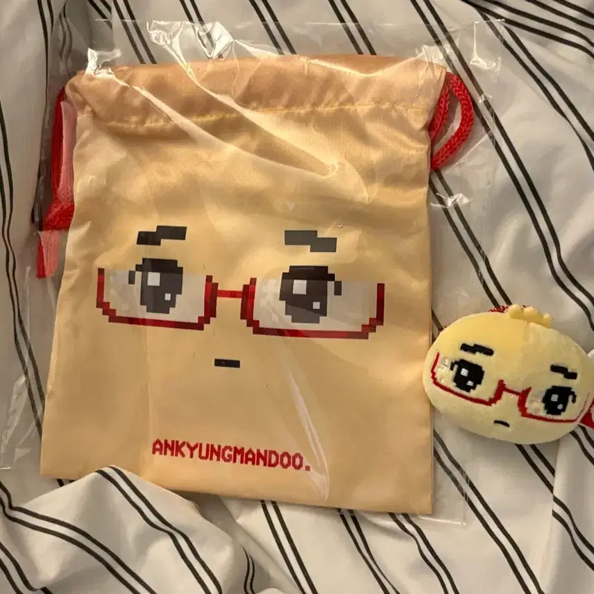 [BUNJANG] Eyeglass Dumpling Pouch + Keyring / 안경만두 파우치 + 키링