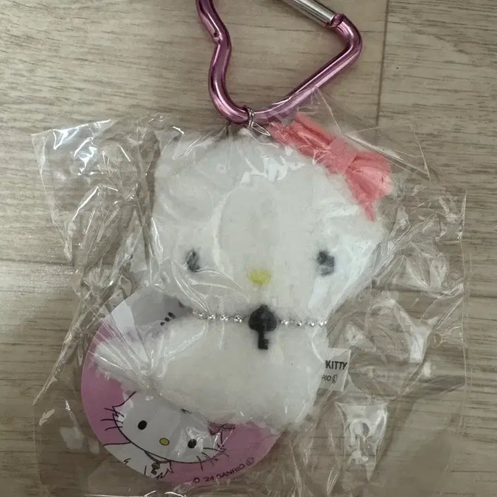 [BUNJANG] Charmmy Kitty Heart Carabiner Keychain / 챠미키티 뽀글이 하트 카라비너 키링