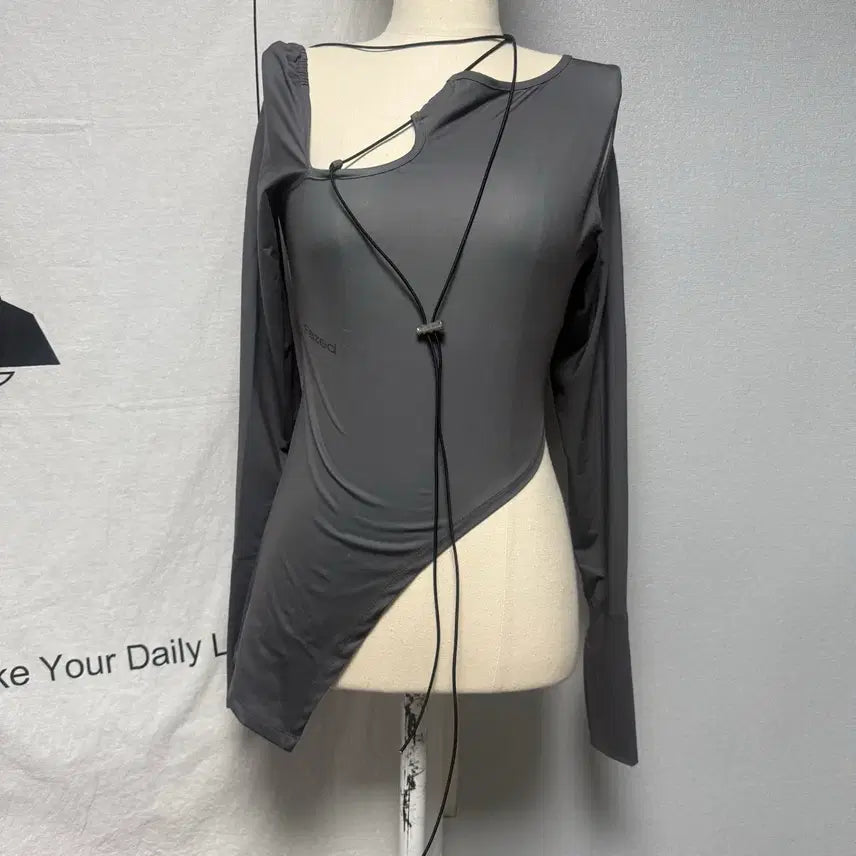 [BUNJANG] Phased Charcoal Long Sleeve T-Shirt with Layered Cut and Side Slits / 페이즈드 차콜 긴팔 스트링 긴팔티셔츠 레이어드 절개 옆트임 무대의상