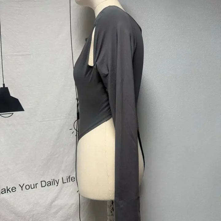 [BUNJANG] Phased Charcoal Long Sleeve T-Shirt with Layered Cut and Side Slits / 페이즈드 차콜 긴팔 스트링 긴팔티셔츠 레이어드 절개 옆트임 무대의상