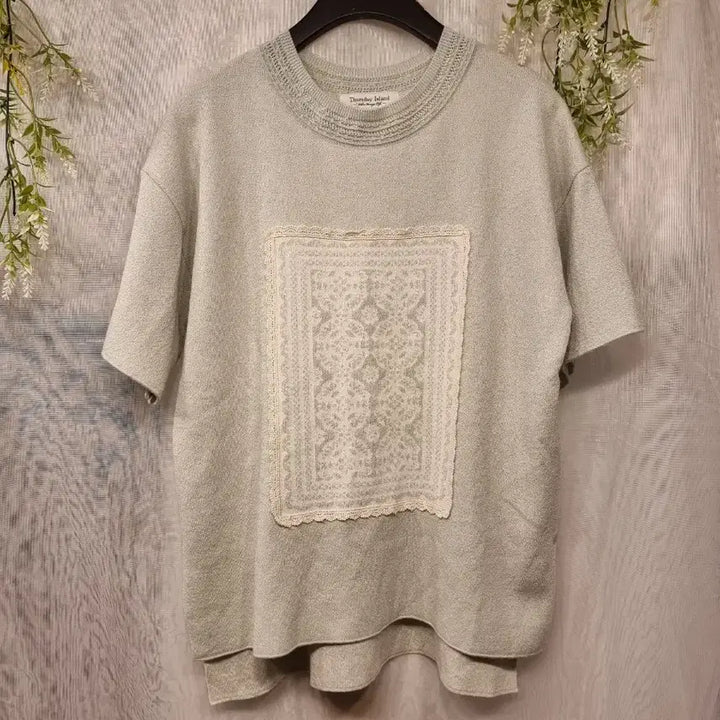 [BUNJANG] Thursday Island Lace Jacquard Pullover Short Sleeve T-Shirt S / 미착용 S 레이스 쟈가드 풀오버 반팔티 써스데이아일랜드