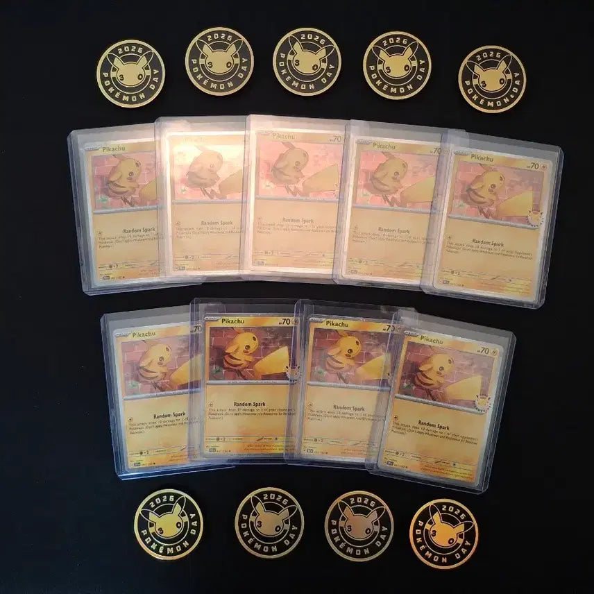 [BUNJANG] Pokemon 30th Anniversary Pikachu Promo Card + Coin (B-Grade) / 포켓몬 30주년 기념 피카츄 프로모카드(B급)+코인