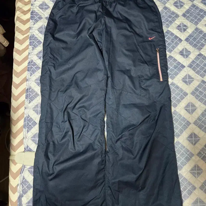 [BUNJANG] Nike Navy Training Pants with Pink Zipper Detail / 나이키 네이비 트레이닝 바지