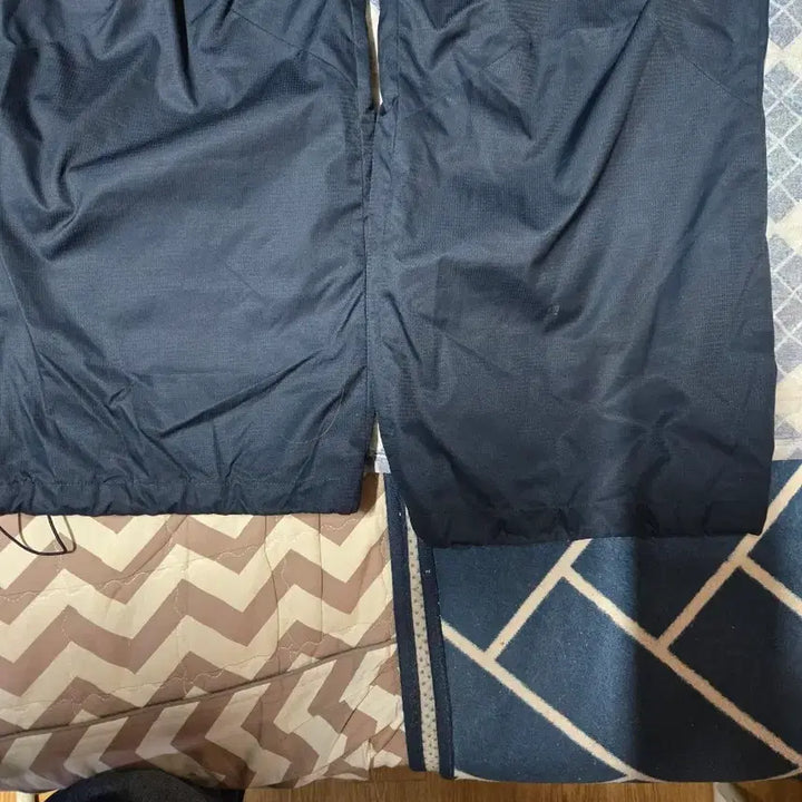 [BUNJANG] Nike Navy Training Pants with Pink Zipper Detail / 나이키 네이비 트레이닝 바지