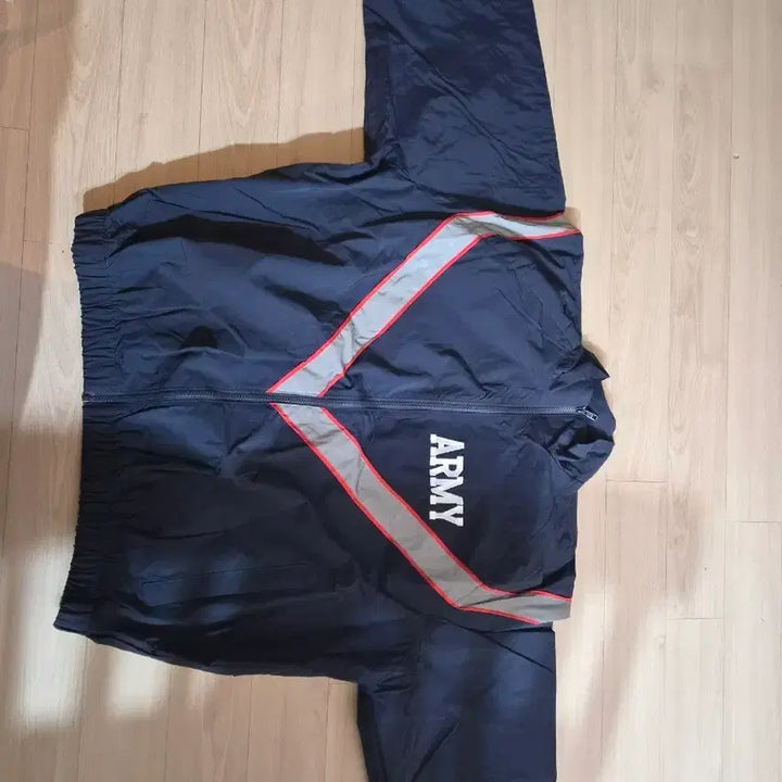 [BUNJANG] YMCLKY ARMY Training Windbreaker Top / YMCLKY ARMY 트레이닝 바람막이 상의