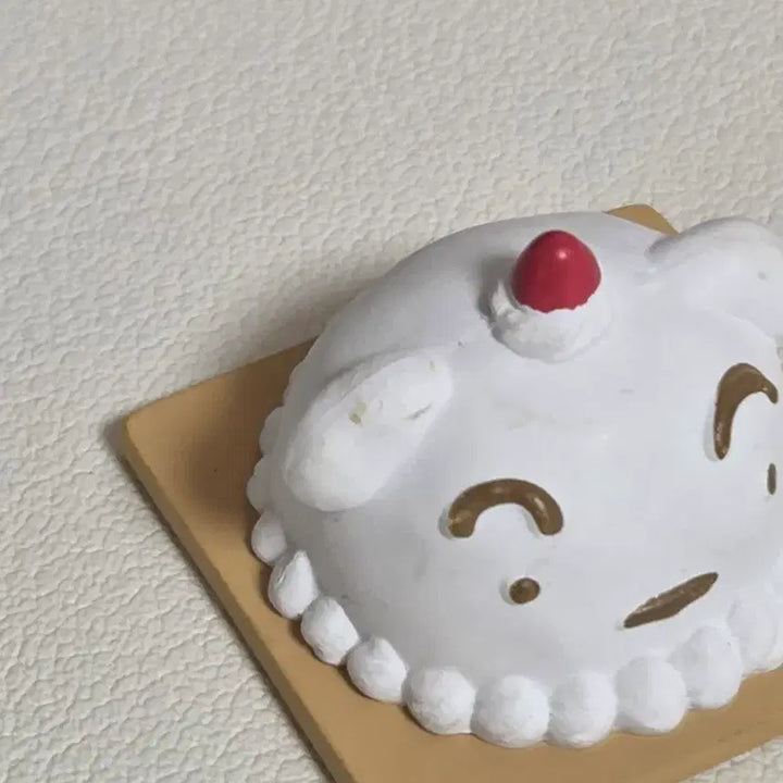 [BUNJANG] Marronnier Friends White Dog Cake, Coffee Cup, Fork Figure Gacha Bundle Set / 흰둥이 케이크,커피잔, 포크 피규어 가챠 일괄
