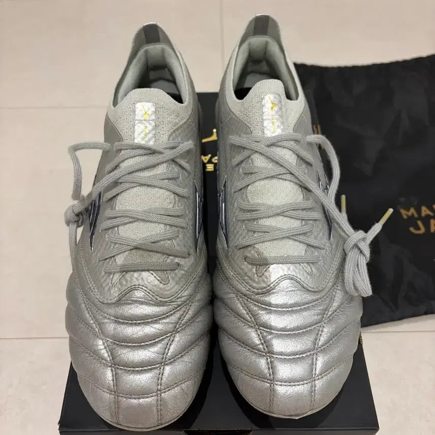 [BUNJANG] Mizuno Morelia Neo 4 Beta Japan Silver Soccer Cleats / (260)미즈노 모렐리아 네오4 베타 재팬 실버