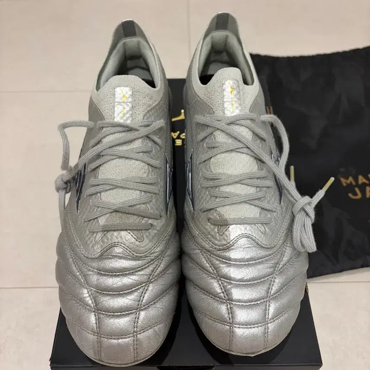 [BUNJANG] Mizuno Morelia Neo 4 Beta Japan Silver Soccer Cleats / (260)미즈노 모렐리아 네오4 베타 재팬 실버