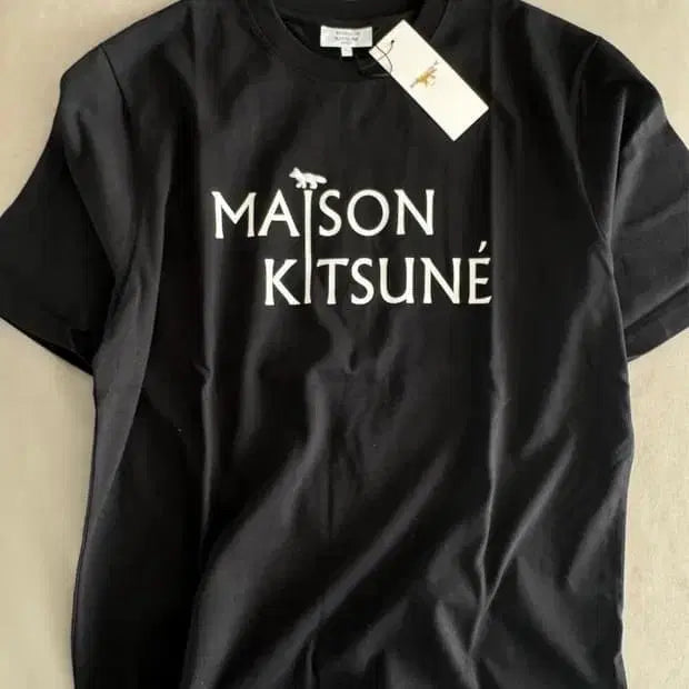[BUNJANG] Maison Kitsuné Black Logo Short-Sleeve T-Shirt / 신상 메종키츠네 블랙 로고 반팔 티셔츠 M / XL새상품 무료배송
