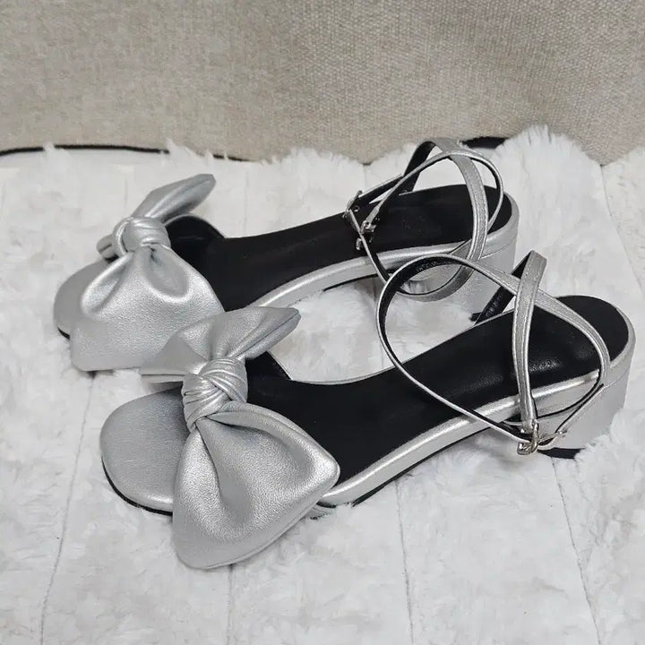 [BUNJANG] Sobojehwa Silver Ribbon Sandals (225) / 새상품 실버 리본 샌들