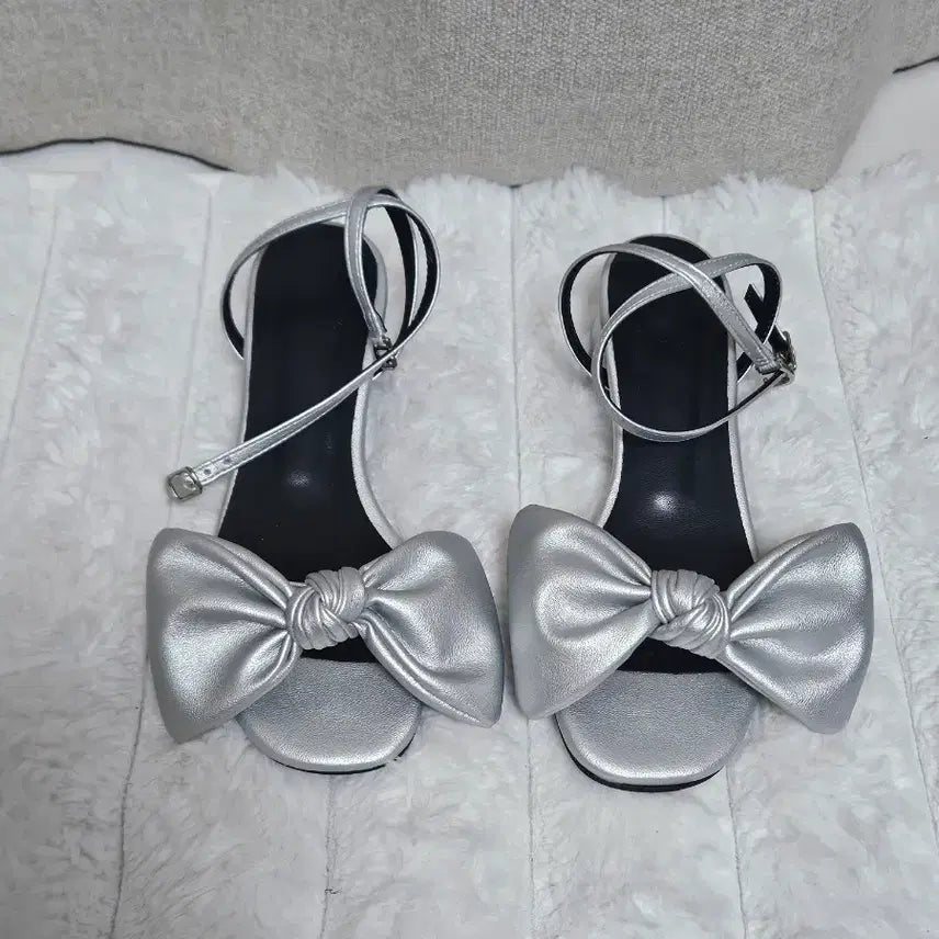 [BUNJANG] Sobojehwa Silver Ribbon Sandals (225) / 새상품 실버 리본 샌들
